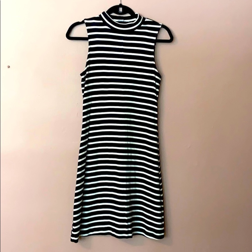 Mock neck sleeveless dress